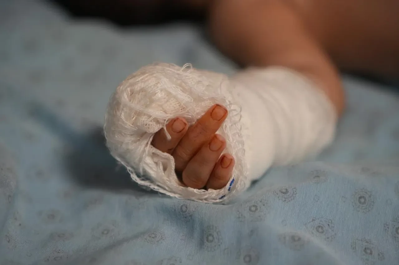 Hastanede korkunç olay! Minik bebeğin parmağını kestiler
