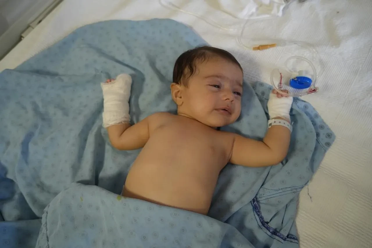 Hastanede korkunç olay! Minik bebeğin parmağını kestiler