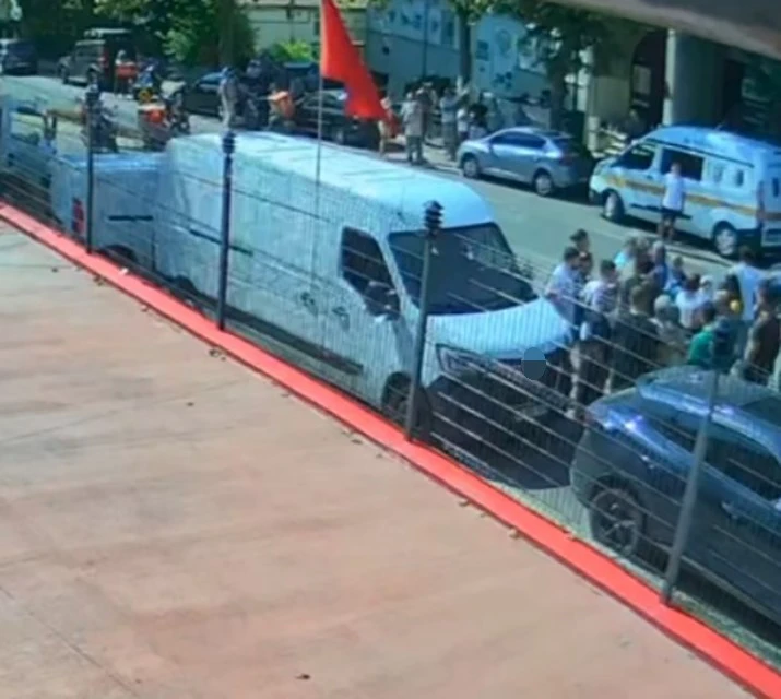 İzmit'te görevini yapan İHA muhabiri Fehime Kartal'a linç girişimi