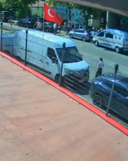 İzmit'te görevini yapan İHA muhabiri Fehime Kartal'a linç girişimi