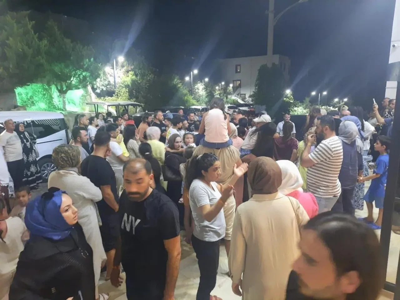 Turistler ayaklandı, resepsiyonu bastı! Fahiş fiyat, kalitesiz hizmet... Bodrum gündemden düşmüyor