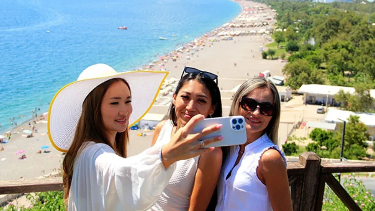 Turizmde tarihi rekor! Avrupalı akın akın Antalya'ya geliyor 