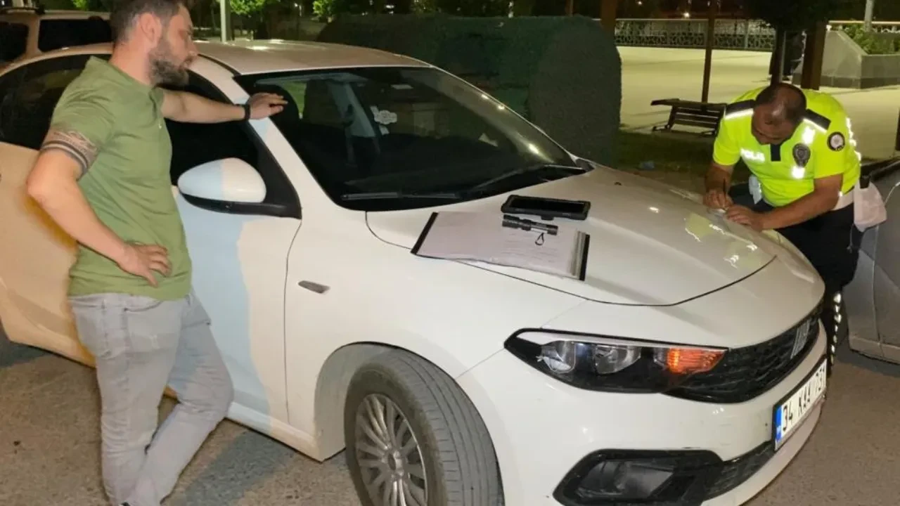Alkollü yakalandı, ehliyeti kaptırınca yalvardı! 'Allah'ın hatırı varsa yapma'