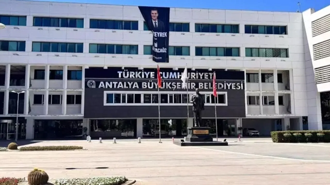 Antalya Büyükşehir Belediyesi'ne yeni operasyon! 3 kişi gözaltında