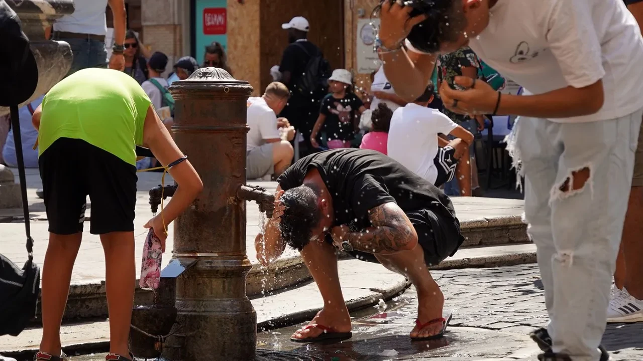 Aşırı sıcak alarmı! Devlet dairelerine 2 gün tatil