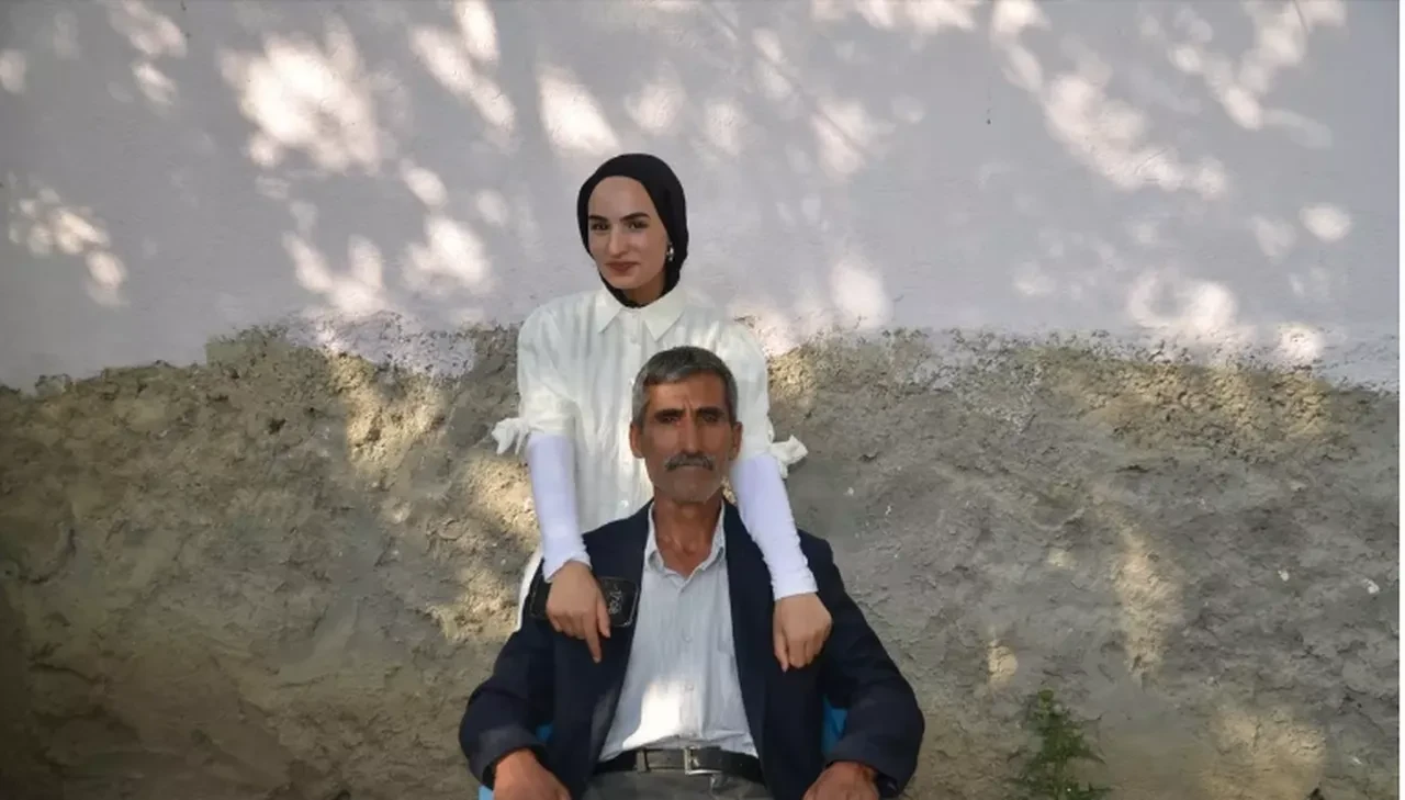 Babası YKS çıkışı çiçeklerle karşılaşmıştı! Çimen Gülen şimdi ise "Kim Milyoner Olmak İster?" kazancıyla konuşuluyor