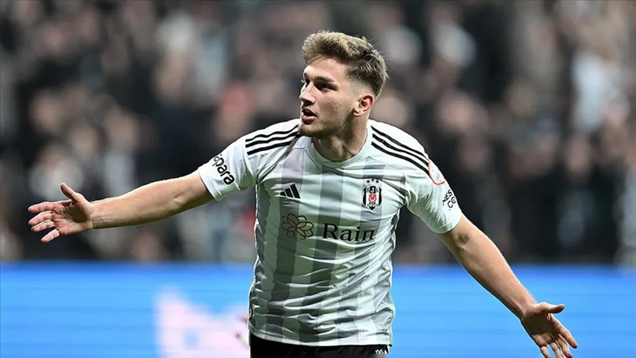 Beşiktaş'ta yaprak dökümü: Profil fotoğrafını değiştirdi, resmen transferini duyurdu
