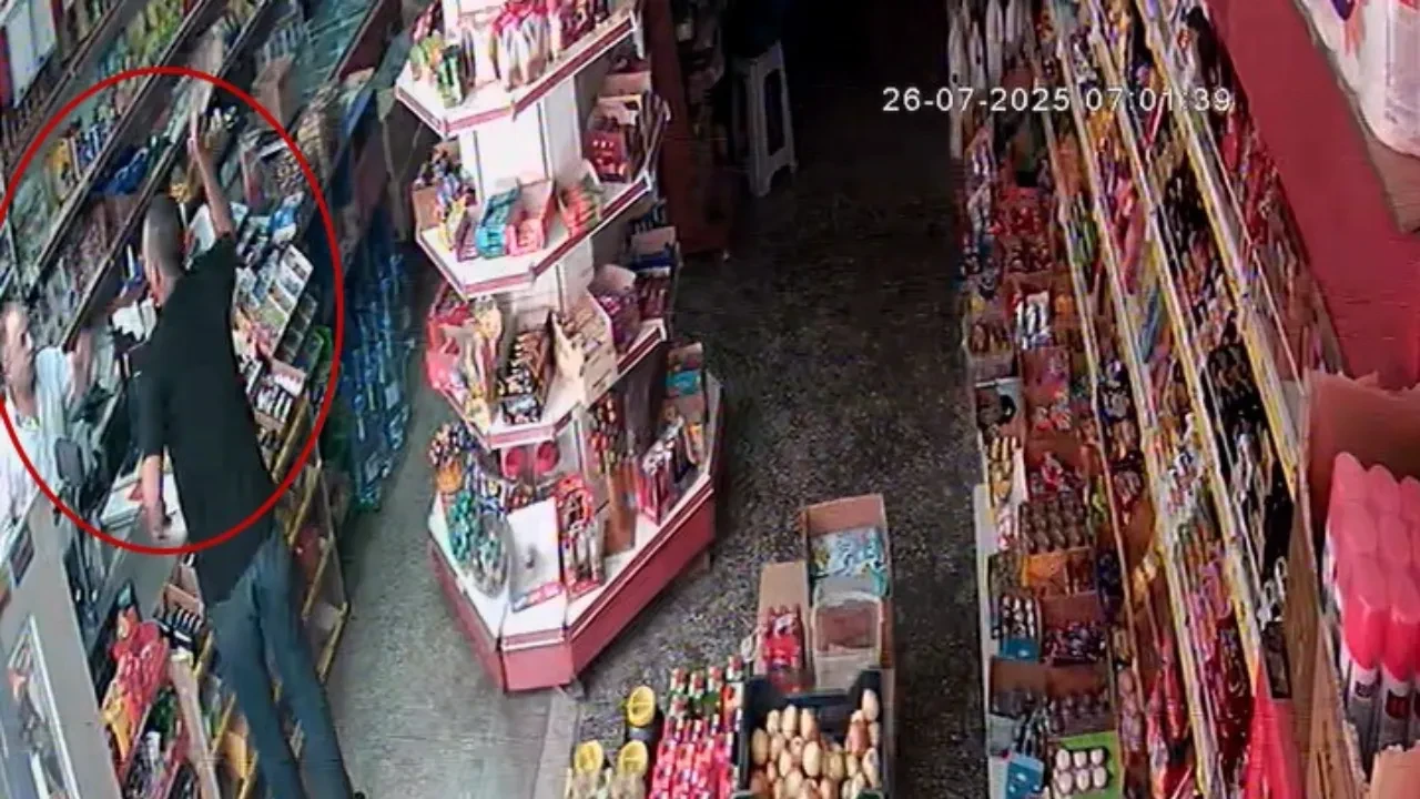 Eriyen dondurmasını iade etmeye çalıştı, istediği olmayınca pala ile saldırdı! Esnaf korku dolu anları anlattı