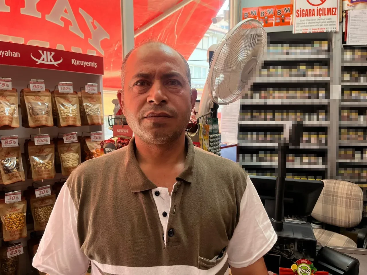 Eriyen dondurmasını iade etmeye çalıştı, istediği olmayınca pala ile saldırdı! Esnaf korku dolu anları anlattı
