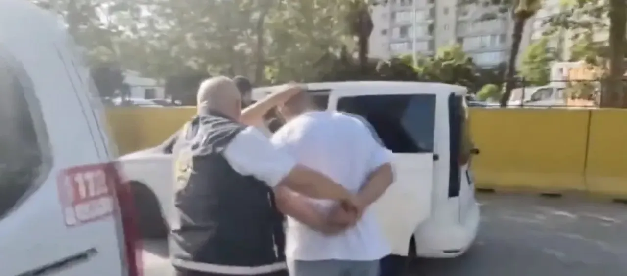 Esenyurt'ta dehşet anları! Yol kesip, gasp ediyorlardı: Emniyet anında yakaladı