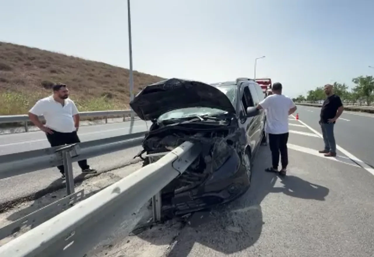 Havalimanı yolunda şoke eden kaza: Bariyer ok gibi saplandı