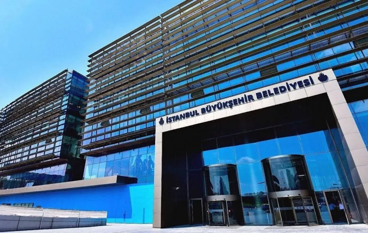 İBB'ye yönelik yolsuzluk soruşturmasında yeni gelişme!  Burak Korzay'a pişmanlık tahliyesi