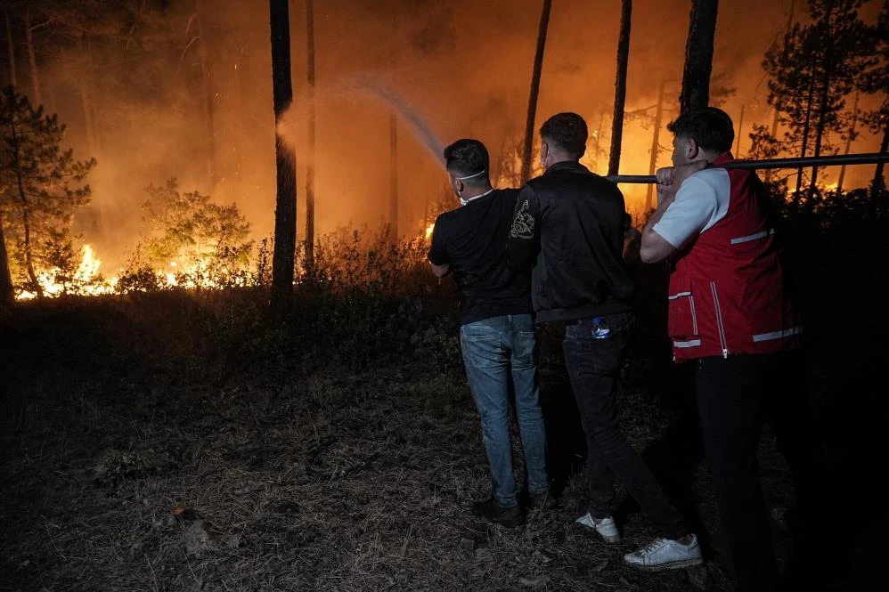 Bursa'da pet şişelerle alevlere karşı mücadele