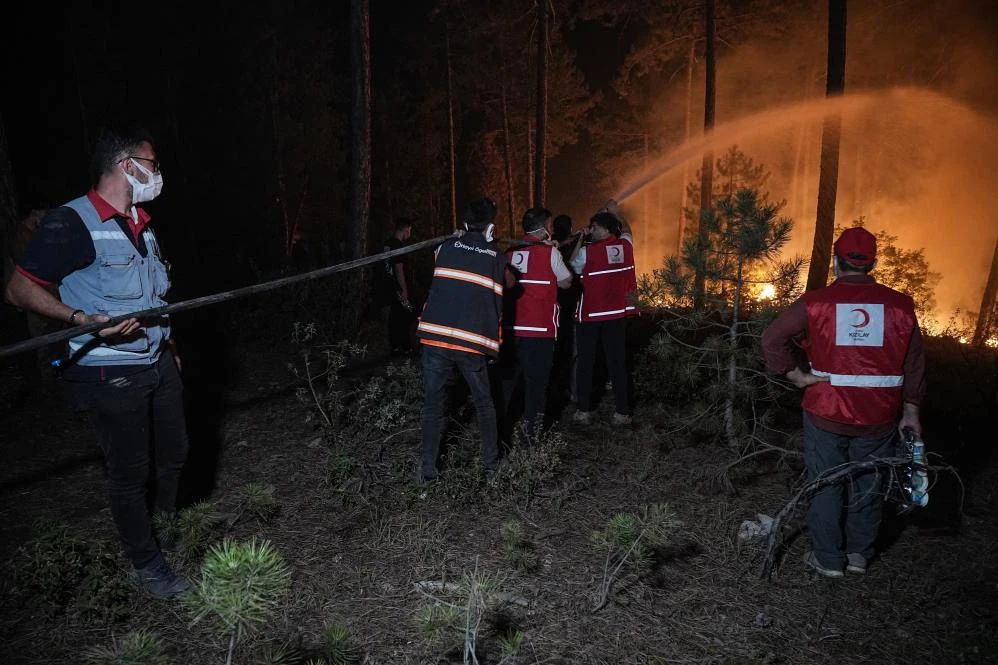 Bursa'da pet şişelerle alevlere karşı mücadele