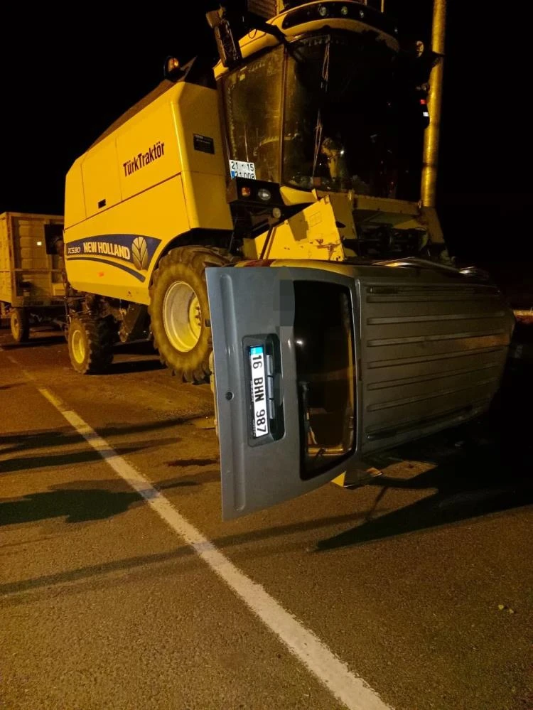 Ağrı’da kamyonet biçerdöverle çarpıştı kazada 2 kişi yaralandı