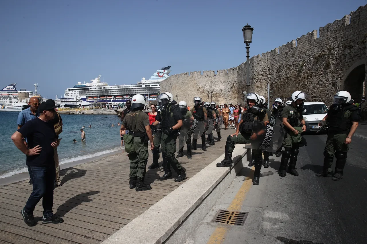 İsrailli turistlere bir şok daha! Yeni adreslerinde de protesto edildiler