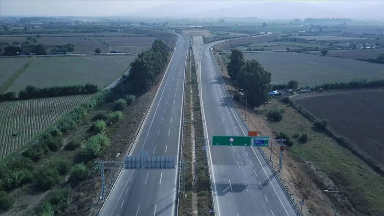 İzmir Aydın Otoyolu trafiğe kapatıldı mı, neden? Karayolları Genel Müdürlüğü'nden yazılı açıklama geldi