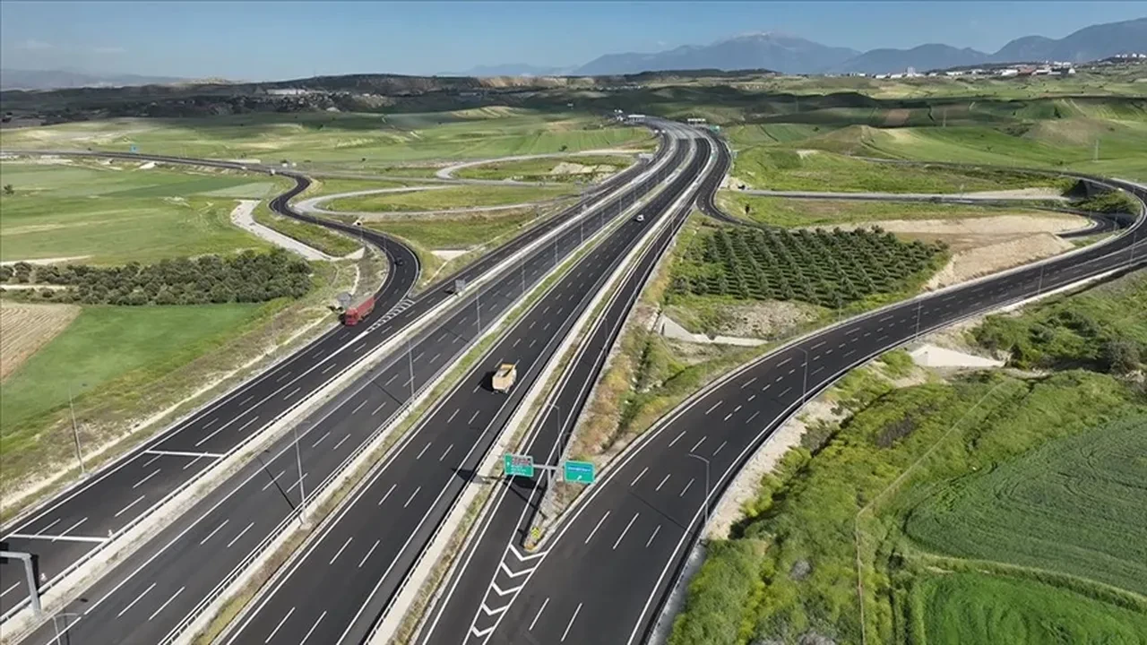 İzmir Aydın Otoyolu trafiğe kapatıldı mı, neden? Karayolları Genel Müdürlüğü'nden yazılı açıklama geldi