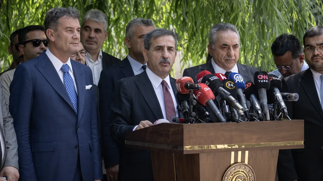 Kamu emekçileri için kritik süreç: 6 milyon kişiyi etkileyecek sözleşme masada