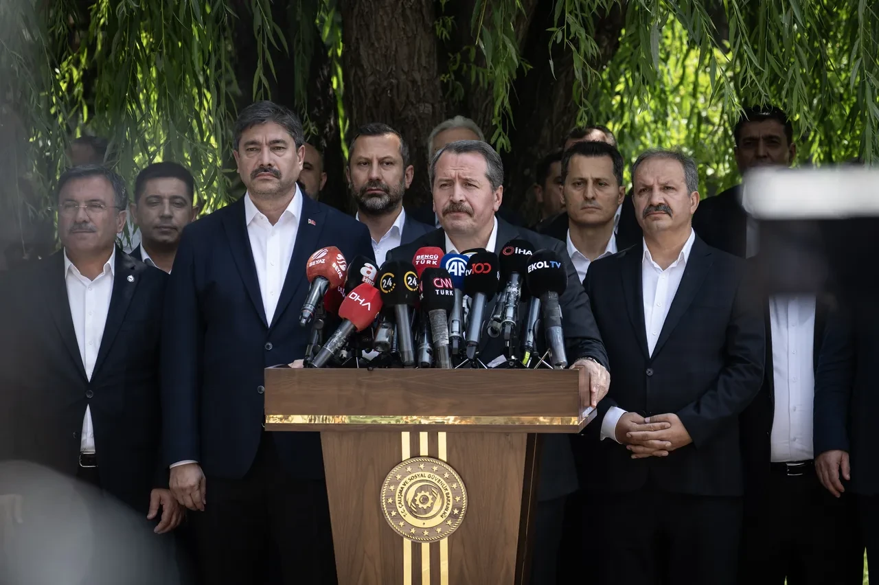 Kamu emekçileri için kritik süreç: 6 milyon kişiyi etkileyecek sözleşme masada