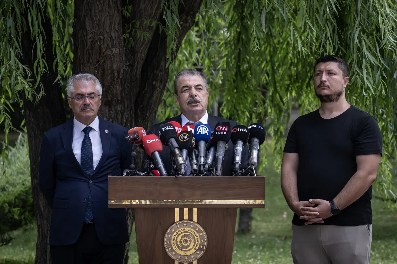 Kamu emekçileri için kritik süreç: 6 milyon kişiyi etkileyecek sözleşme masada