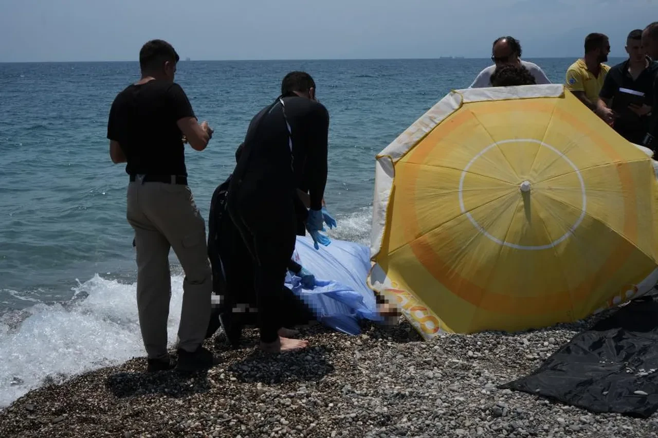Konyaaltı Sahili'nde ceset şoke etti! 'Güneşleniyor sandım ama cansızdı'