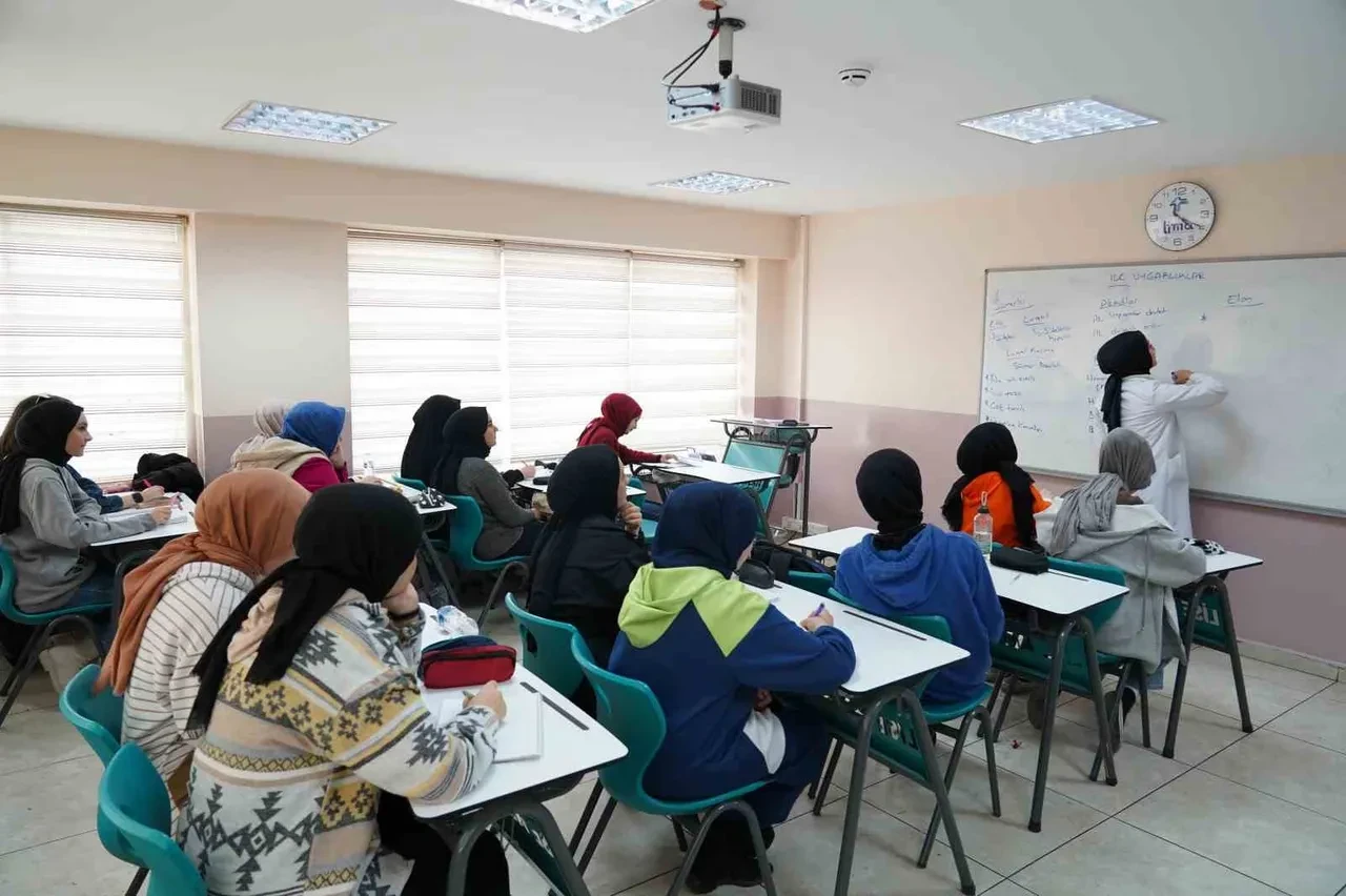 Lise 1. nakil başvuruları ne zaman? MEB lise nakil tarihlerini açıkladı
