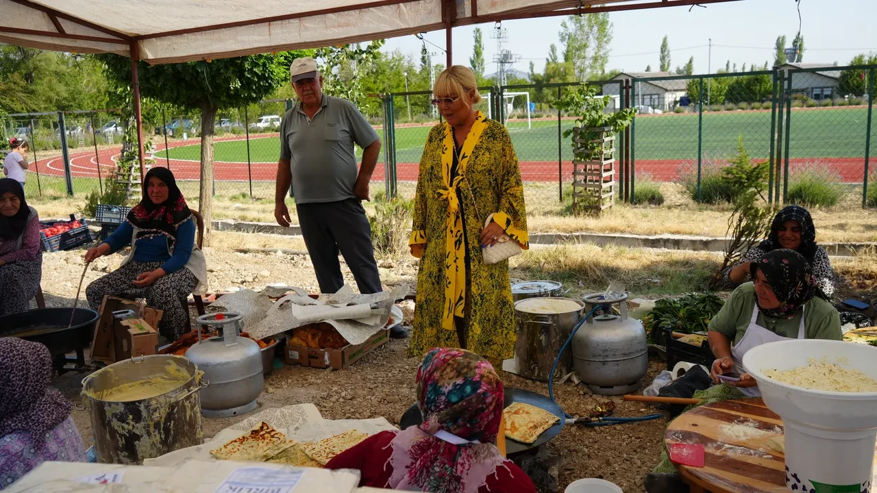 Safiye Soyman hayatını kaybeden oğlu adına hayrat yaptırdı: Dışım gülüyor ama içim yanıyor