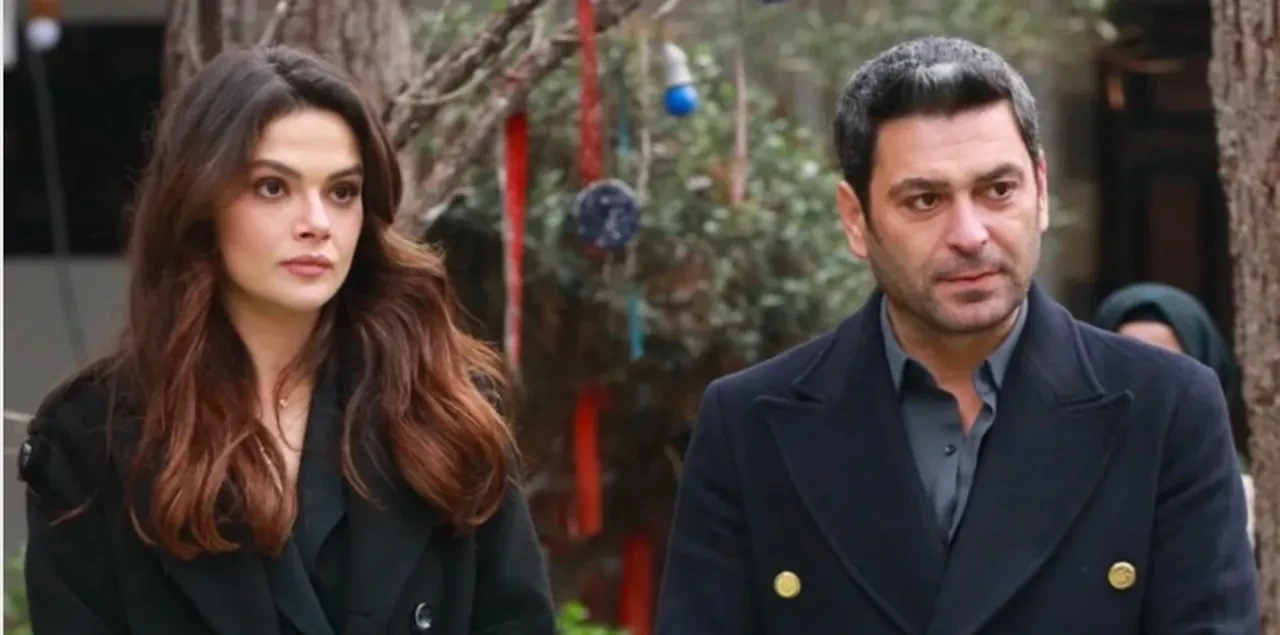 Uzak Şehir dizisinde De Mardin şarkısını söyledi! Haluk Bilginer ile Aşkın Nur Yengi'nin gözlerden uzak büyüttüğü kızları bakın nerede ortaya çıktı