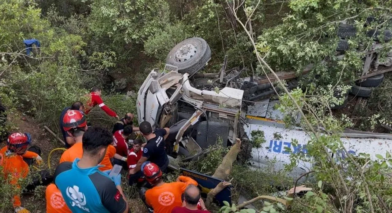 Yangın söndürmeye destek olmak için gidiyorlardı! Kazada ölenlerin kimlikleri belli oldu