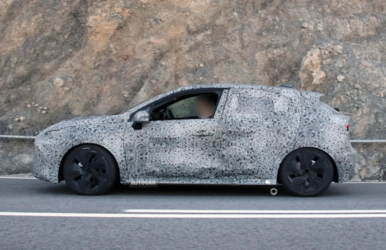 Yeni Renault Clio’dan ilk görüntü geldi