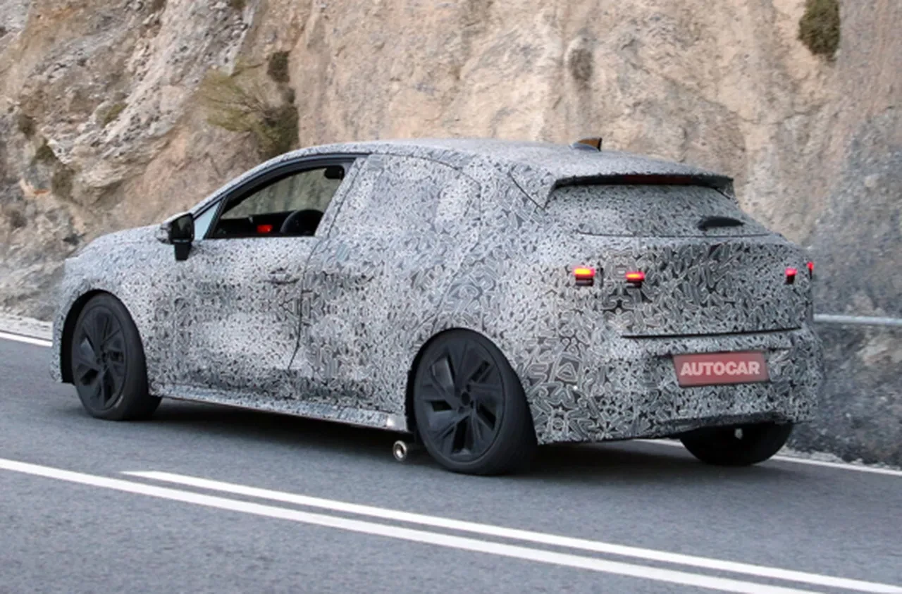 Yeni Renault Clio’dan ilk görüntü geldi