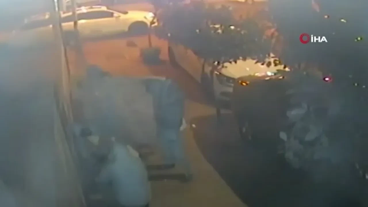 3 kilo altını böyle çaldılar! Beyaz örtüyle kamufle olma çabası kamerada 