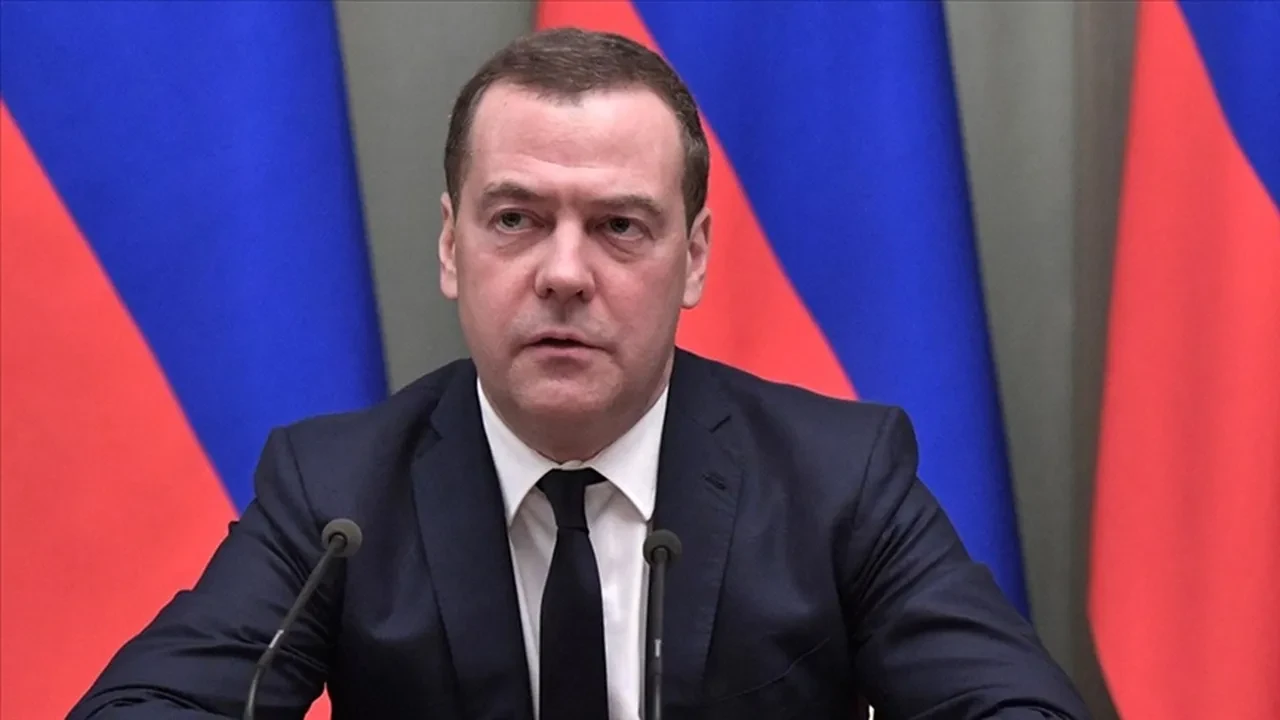 Savaş çanlarını çaldıran Rus yetkili Medvedev'e, ABD lideri Trump'tan çok sert tepki