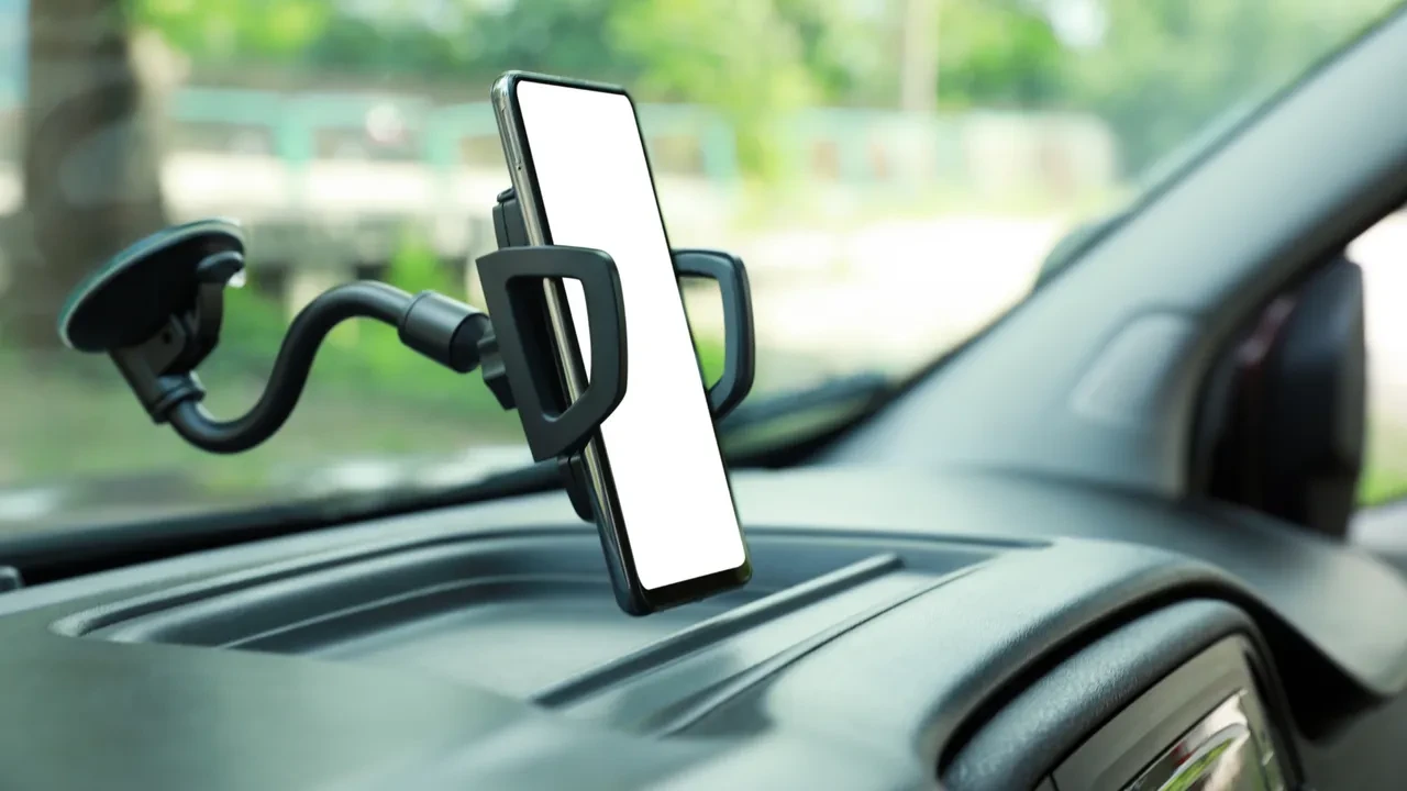 Arabada telefon tutucu kullananlar dikkat! Binlerce liralık zarara davetiye çıkarıyorsunuz