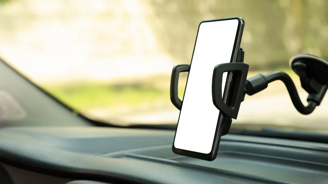 Arabada telefon tutucu kullananlar dikkat! Binlerce liralık zarara davetiye çıkarıyorsunuz