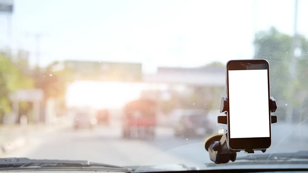 Arabada telefon tutucu kullananlar dikkat! Binlerce liralık zarara davetiye çıkarıyorsunuz