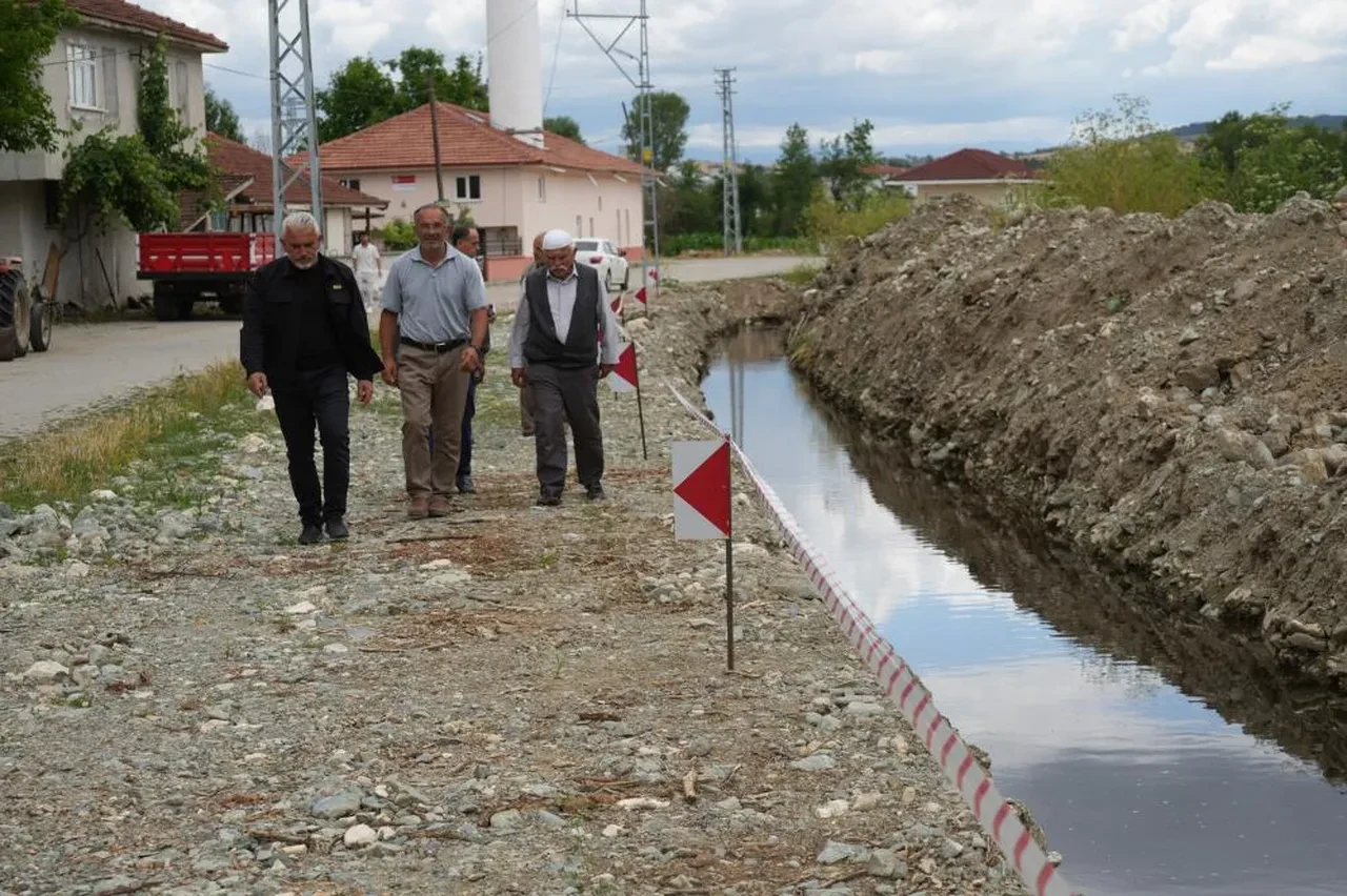 Arıtma tesisi çalıştırılmıyor iddiası! Vatandaşlar isyan etti: "Pisliğin içinde kaldık"
