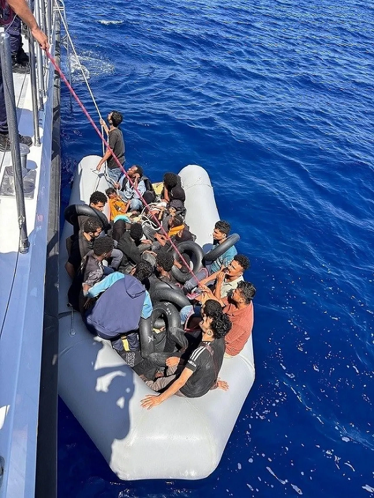 Aydın’da denizde mahsur kalan göçmenler kurtarıldı