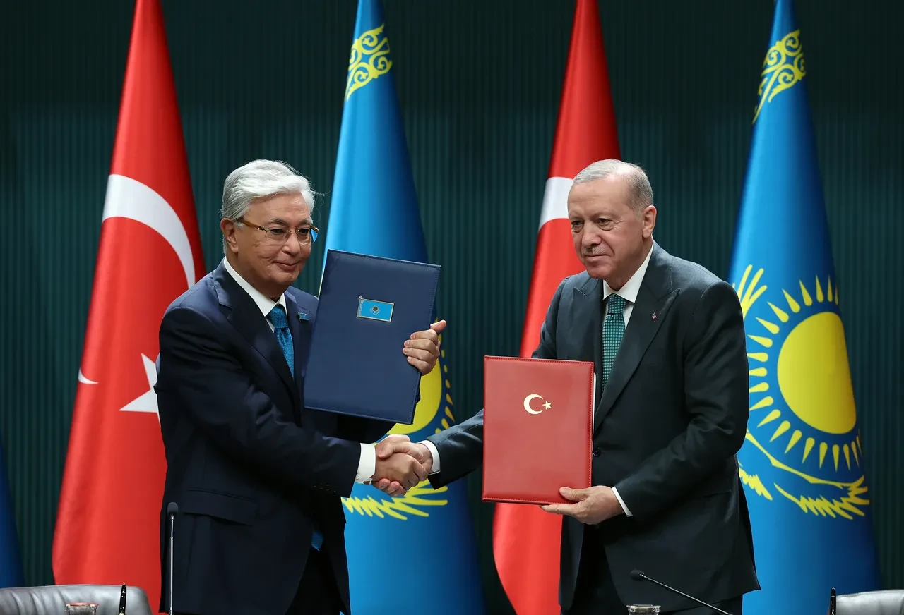 Cumhurbaşkanı Erdoğan'dan Tokayev ile basın toplantısında Gazze vurgusu: Dünyanın gözü önünde bir halk açlık ve susuzlukla öldürülüyor