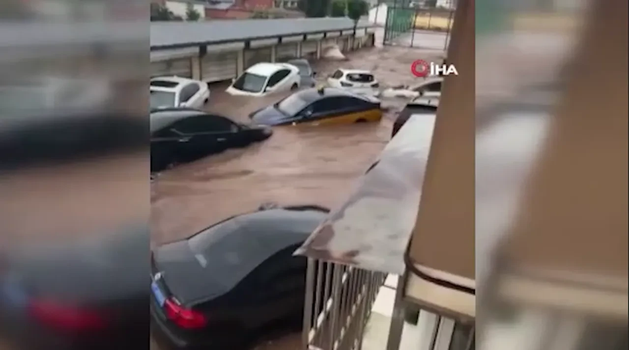 Dağlar yüzünden sıra dışı yağışlar oluştu, Çin'de felaket yaşandı: Çok sayıda can kaybı var