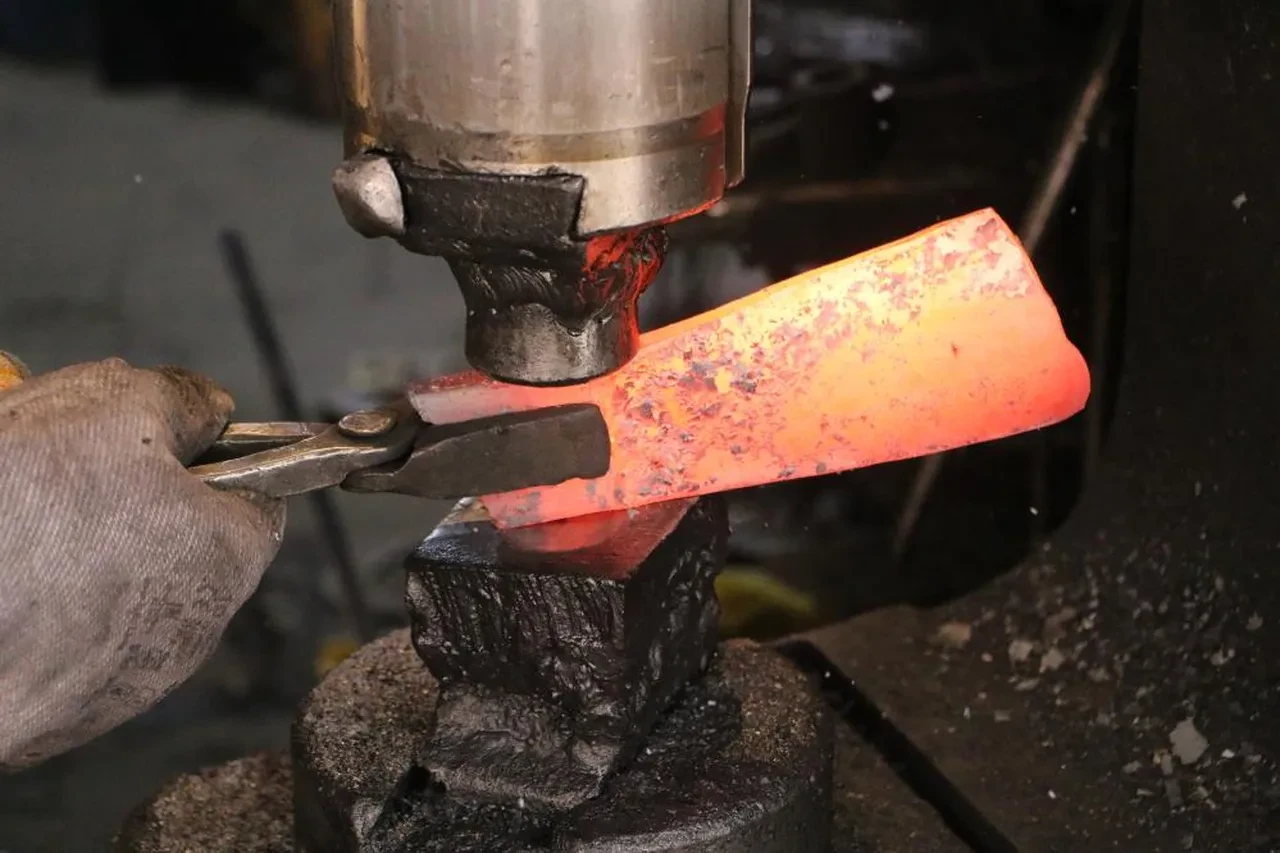 Dışarısı 40, içerisi 200 derece! "Çalışsan olmuyor, çalışmasan olmuyor"