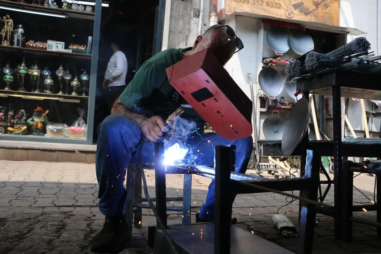 Dışarısı 40, içerisi 200 derece! "Çalışsan olmuyor, çalışmasan olmuyor"