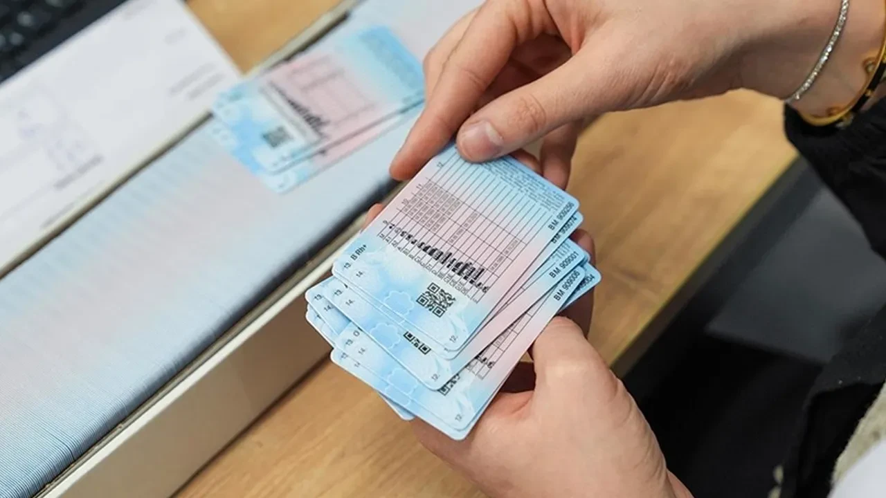 Ehliyet yenilemede son 2 gün! Vakit daralıyor: Nüfus müdürlükleri doldu taştı