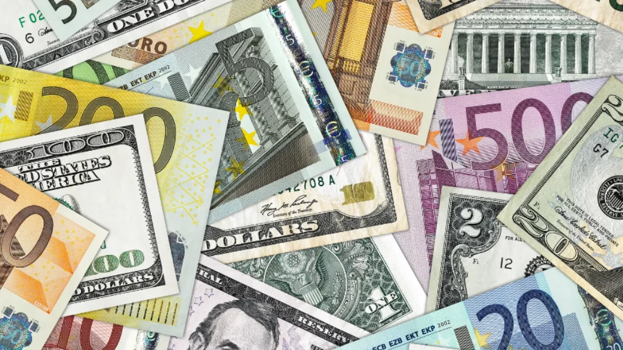 Euro, doların baskısı altında değer kaybediyor