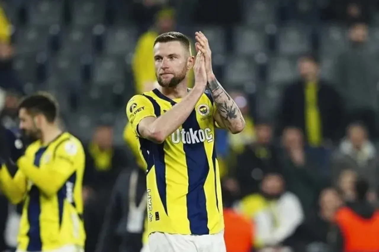 Fenerbahçe transfer ateşini yaktı! Mourinho takviye istedi, yönetim harekete geçti