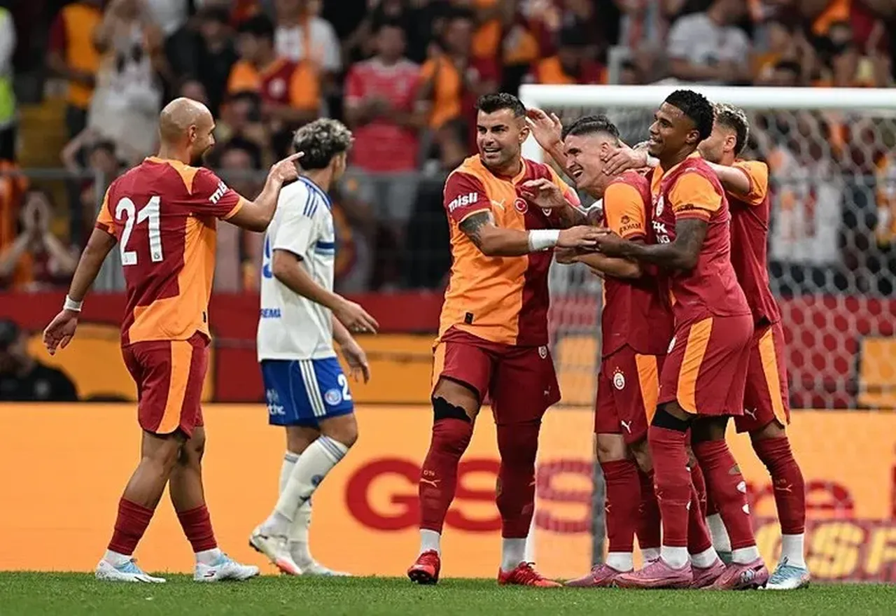 Galatasaray'a İngiliz sağ bek! Lyon'un yıldızı Cimbom'a geliyor