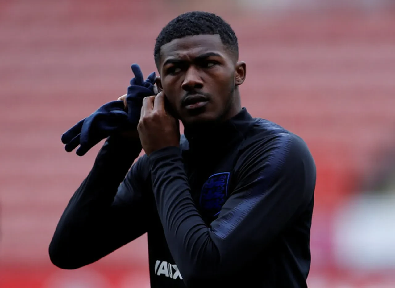 Galatasaray'a İngiliz sağ bek! Lyon'un yıldızı Cimbom'a geliyor