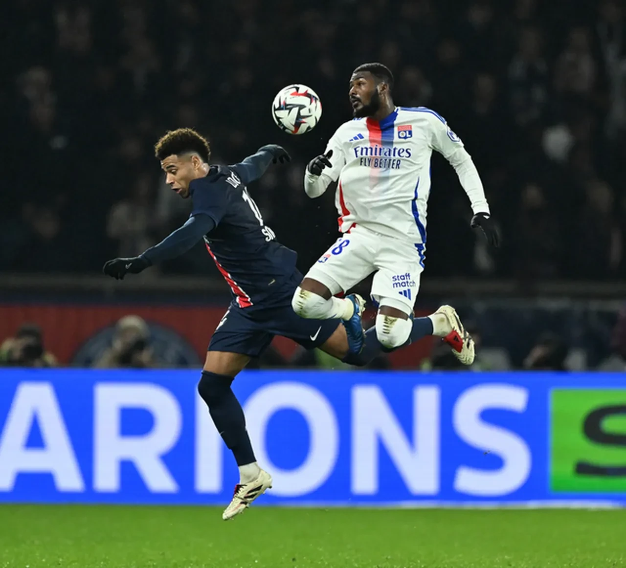 Galatasaray'a İngiliz sağ bek! Lyon'un yıldızı Cimbom'a geliyor