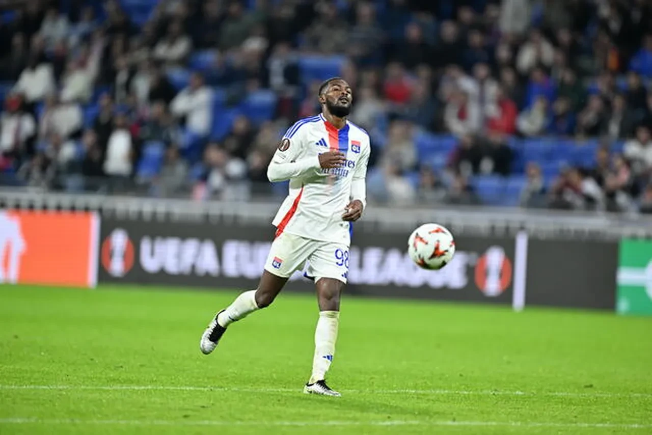 Galatasaray'a İngiliz sağ bek! Lyon'un yıldızı Cimbom'a geliyor